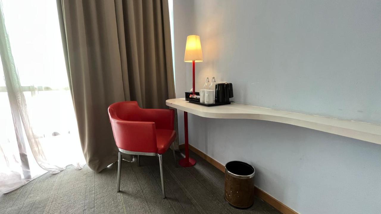 Luminor Hotel Metro Indah - Bandung By Wh Cicadas Exteriör bild